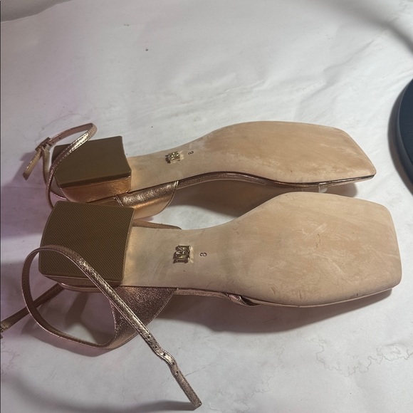 Gently used Rose gold women’s size 8 Badgley Mischka heels - Picture 5 of 5